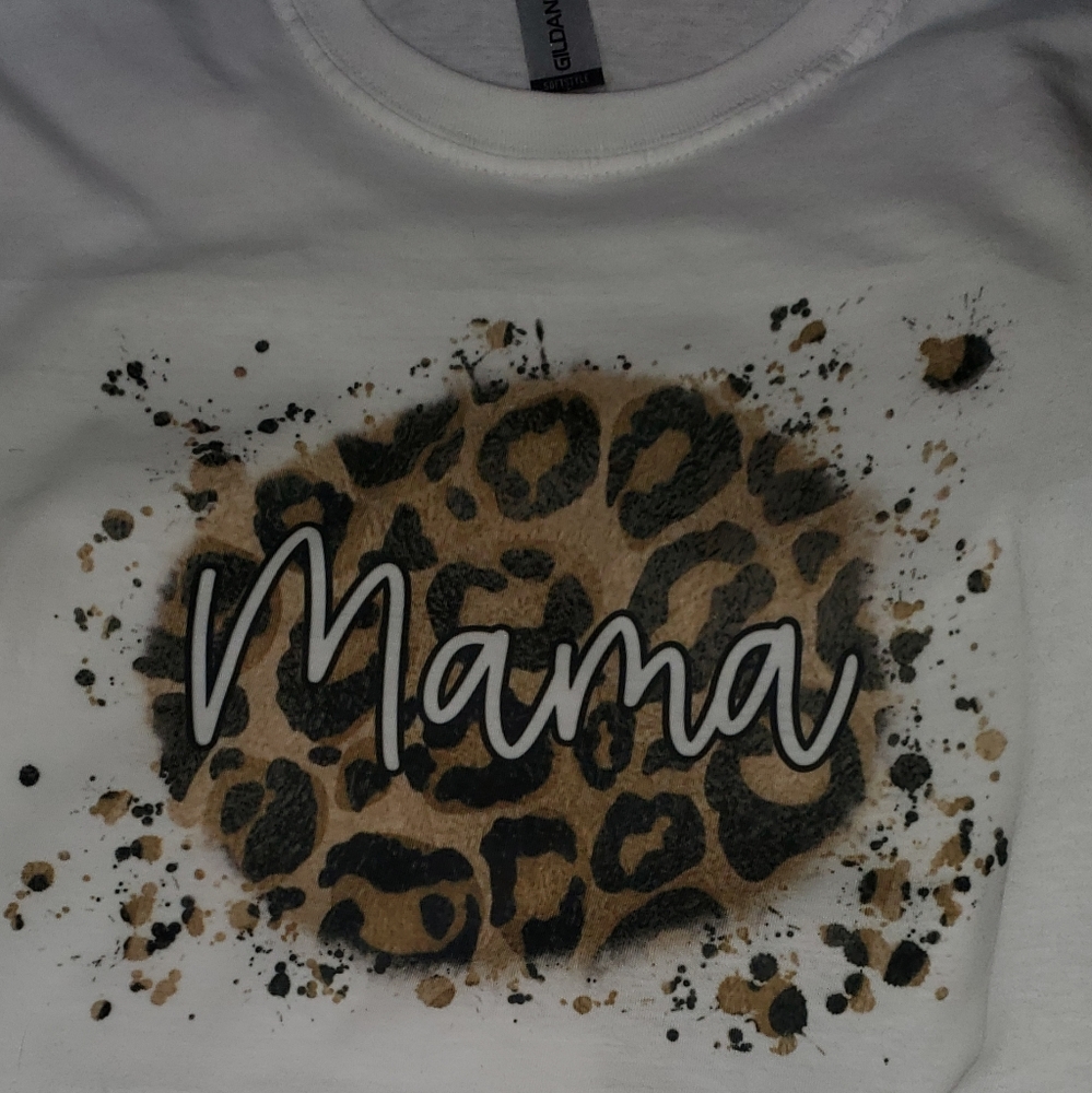 Mama leopard tee